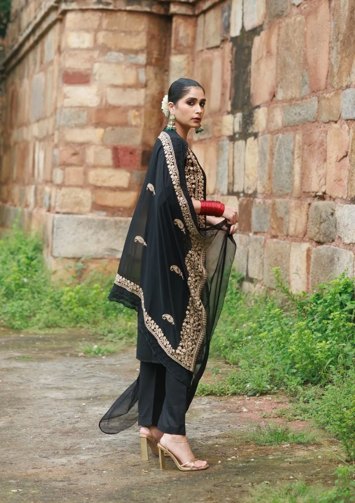 HOC Crafts Cotton Aari Embroidered Solid Women's 3 PC Long Kurta Set - Black